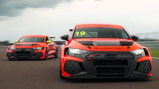 Matteo Poloni rinnova il suo impegno nel TCR Italy