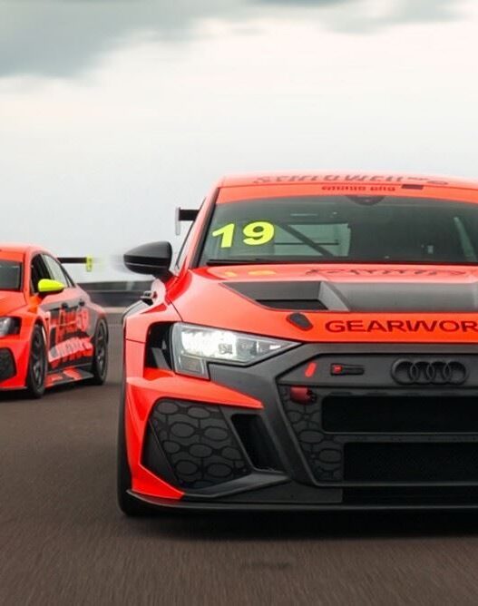 Matteo Poloni rinnova il suo impegno nel TCR Italy