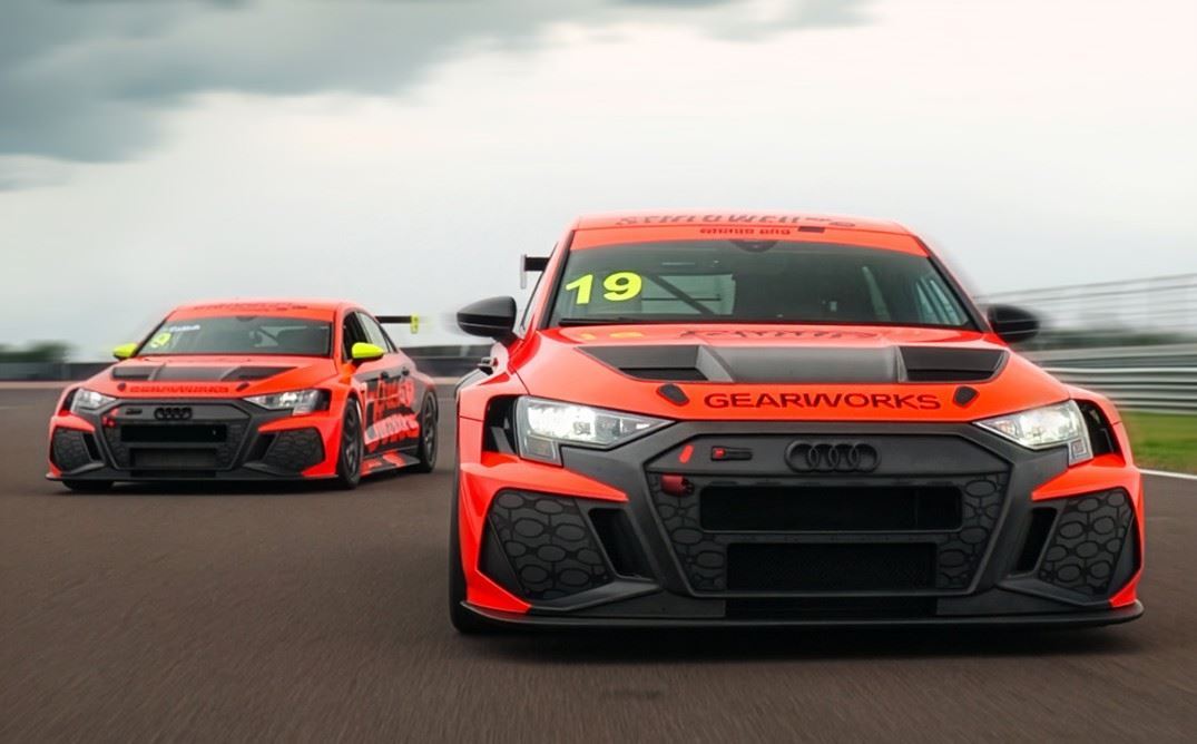 Matteo Poloni rinnova il suo impegno nel TCR Italy