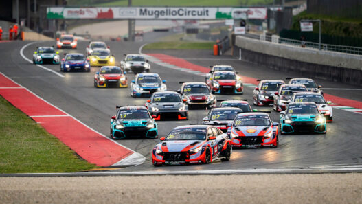 Alex Ley e Nicolas Taylor aprono la stagione del TCR Europe al Mugello