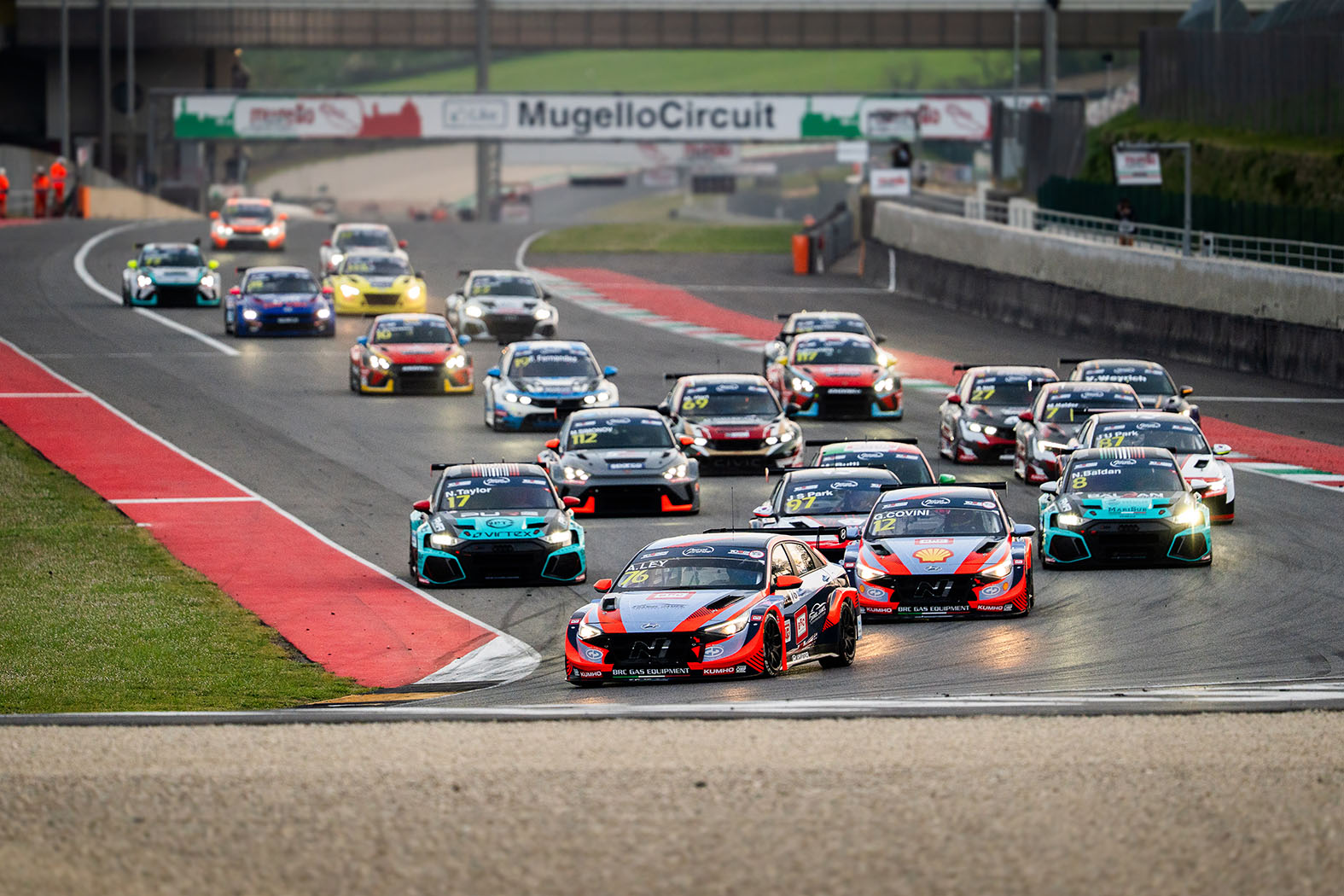 Alex Ley e Nicolas Taylor aprono la stagione del TCR Europe al Mugello